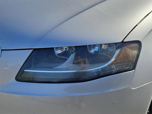 Used 2009 Audi A4 2.0T Premium image 10