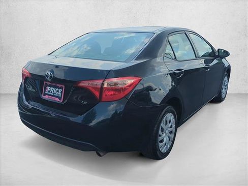 Used 2017 Toyota Corolla LE FWD image 5