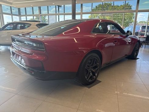 Used 2024 Dodge Charger Daytona R/T w/ Plus Group AWD/4WD image 4
