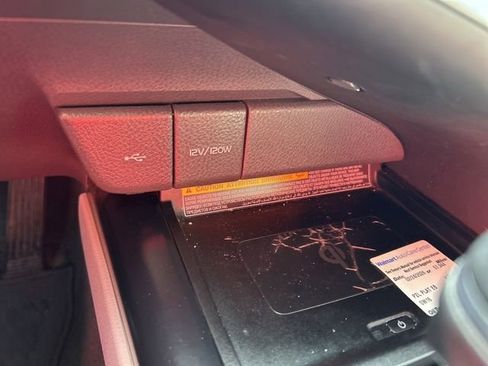 Used 2020 Toyota Camry XLE image 10