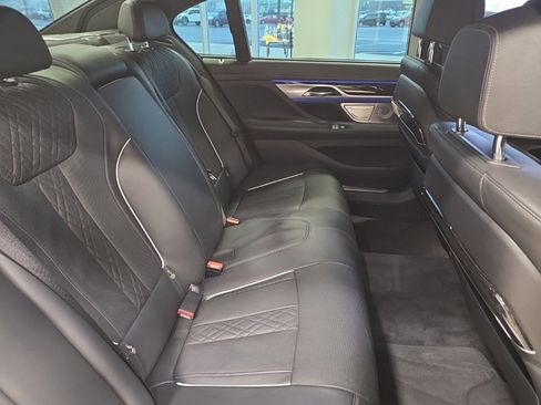 Used 2017 BMW 750i xDrive image 16