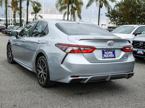Used 2024 Toyota Camry SE image 4