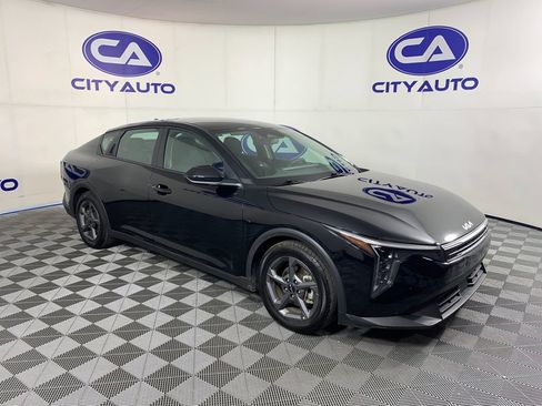 Used 2025 Kia K4 FWD image 2