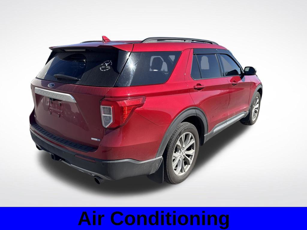 Used 2020 Ford Explorer XLT w/ Equipment Group 202A AWD/4WD image 4