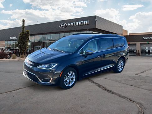 Used 2020 Chrysler Pacifica Limited image 1