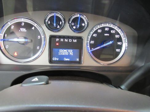 Used 2010 Cadillac Escalade Luxury AWD/4WD image 22