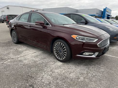 Used 2017 Ford Fusion SE w/ Fusion SE Technology Package image 3