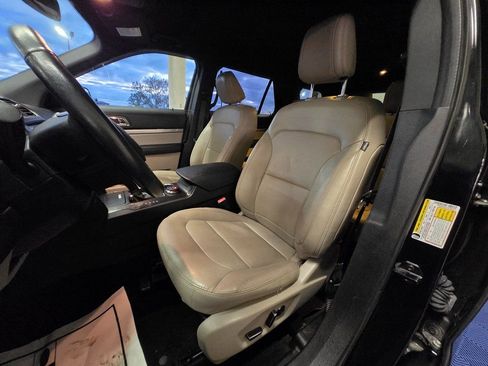 Used 2018 Ford Explorer XLT w/ Equipment Group 202A image 9