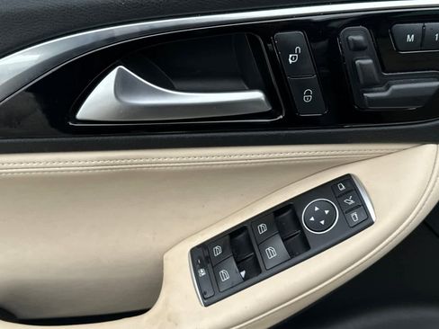 Used 2017 INFINITI QX30 Premium w/ Navigation Package image 13