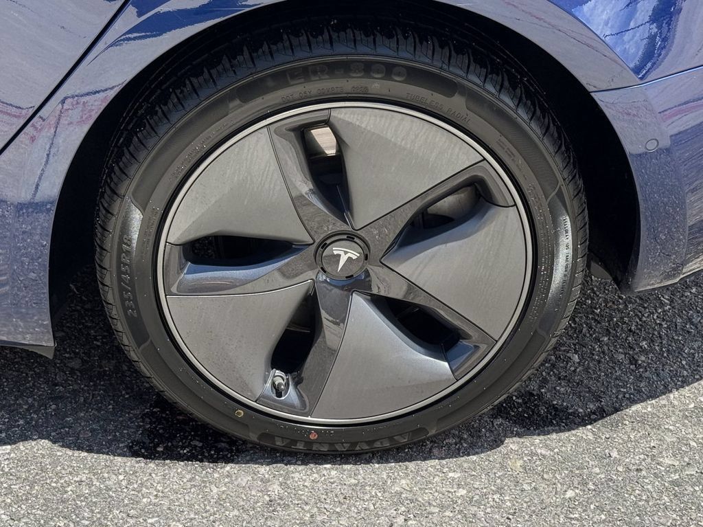 Used 2018 Tesla Model 3 Long Range AWD/4WD image 9