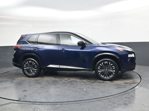 Used 2024 Nissan Rogue Platinum w/ Platinum Premium Package image 3