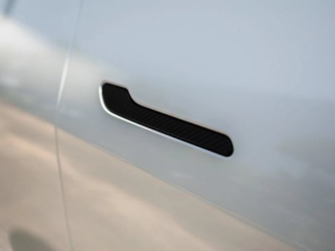 Used 2024 Tesla Model Y 2WD image 5