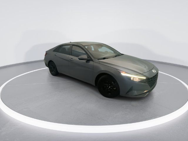 Used 2022 Hyundai Elantra SEL w/ Preferred Accessory Package FWD image 8