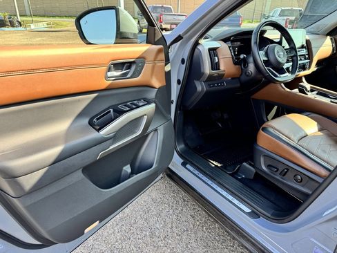 Used 2022 Nissan Pathfinder Platinum w/ Cargo Package image 19