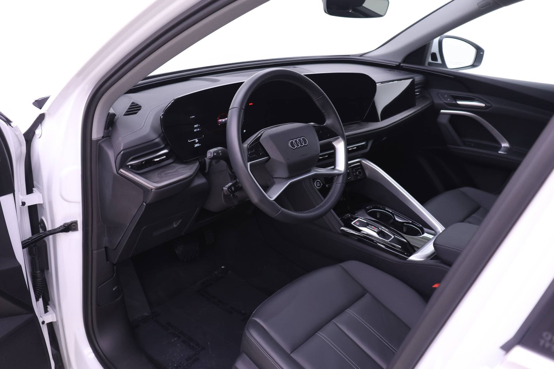 Certified 2025 Audi Q5 Premium w/ Convenience Package AWD/4WD image 6