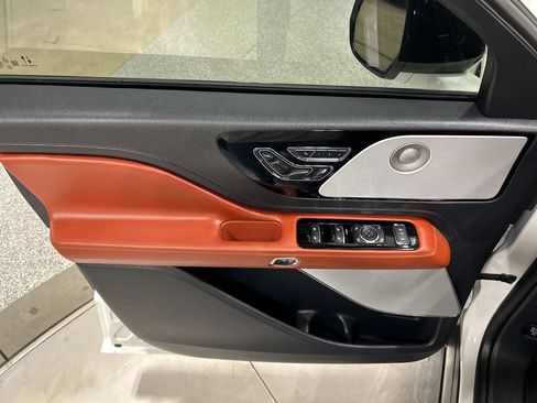 Used 2025 Lincoln Aviator Reserve w/ Equipment Group 201A image 13