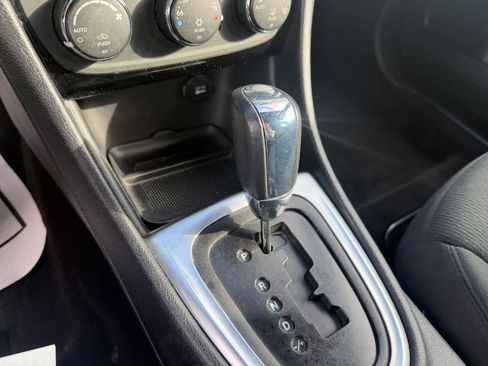 Used 2011 Chrysler 200 Touring image 25