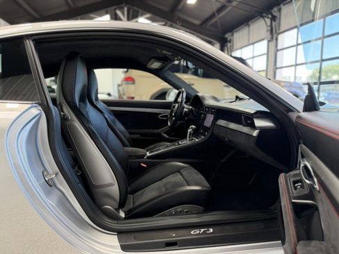 Used 2018 Porsche 911 GT3 RWD image 16