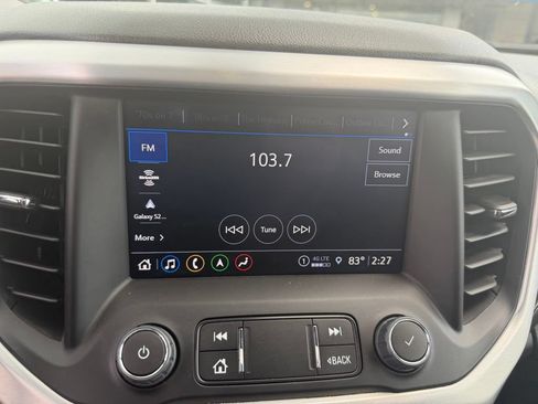 Used 2023 GMC Acadia SLT w/ Technology Package AWD/4WD image 10