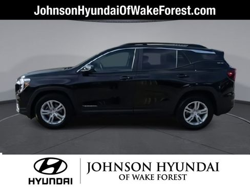 Used 2023 GMC Terrain SLE w/ Driver Convenience Package image 5