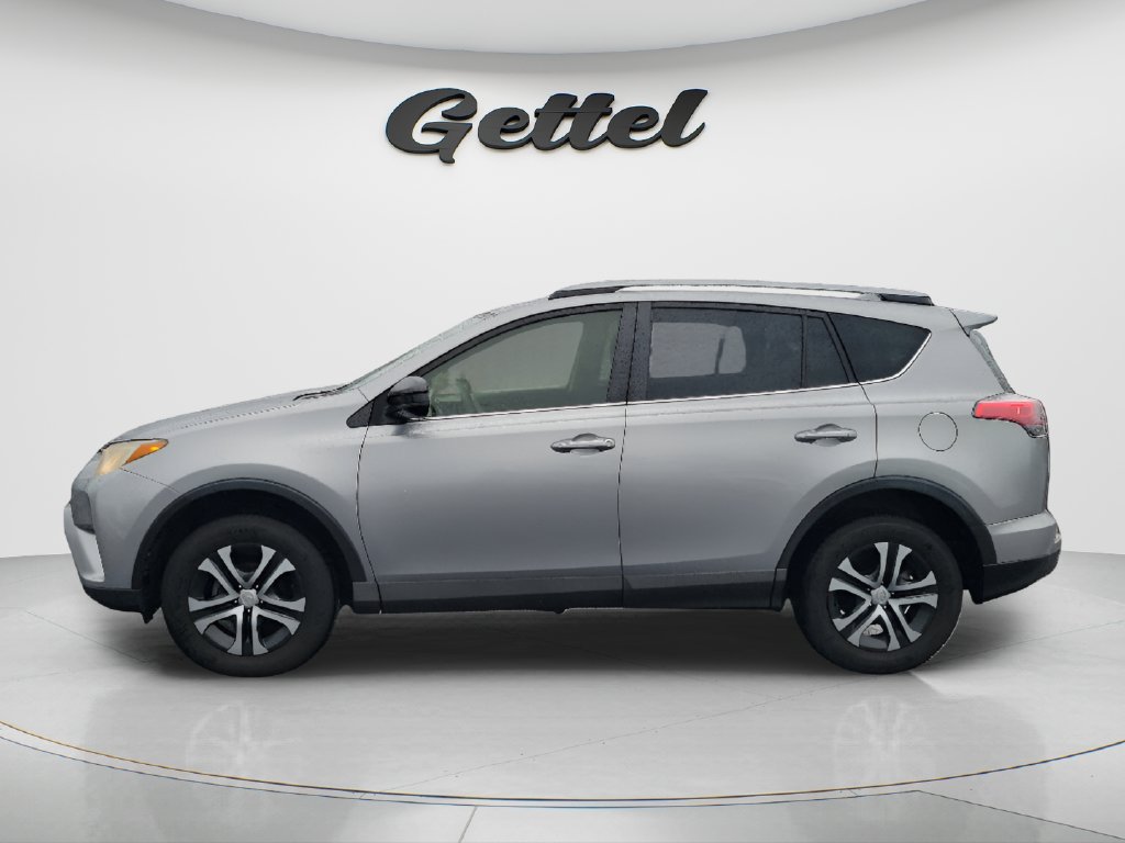 Used 2018 Toyota RAV4 LE FWD image 8
