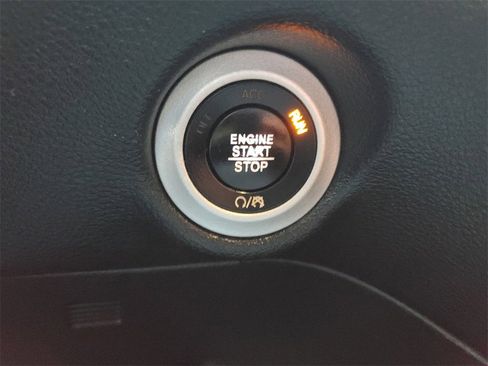 Used 2019 Chrysler Pacifica Touring Plus w/ S Appearance Package image 17