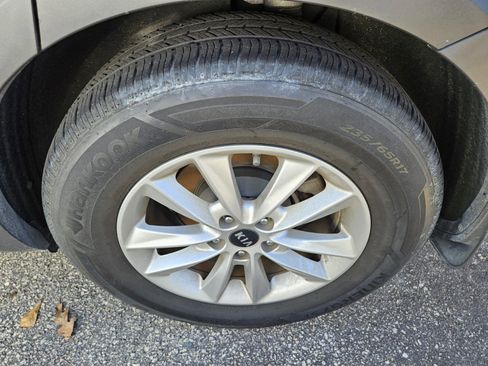 Used 2019 Kia Sorento LX w/ LX Convenience Package image 11