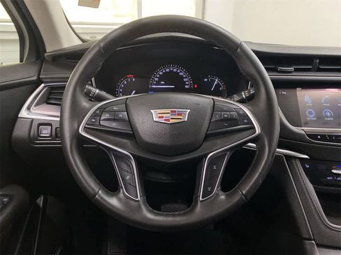 Used 2017 Cadillac XT5 Luxury image 21
