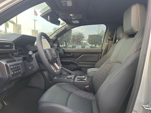 Used 2025 Toyota 4Runner Limited image 19