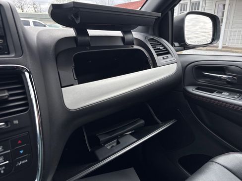 Used 2017 Dodge Grand Caravan GT image 39