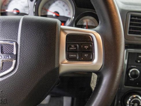 Used 2014 Dodge Challenger SXT image 27