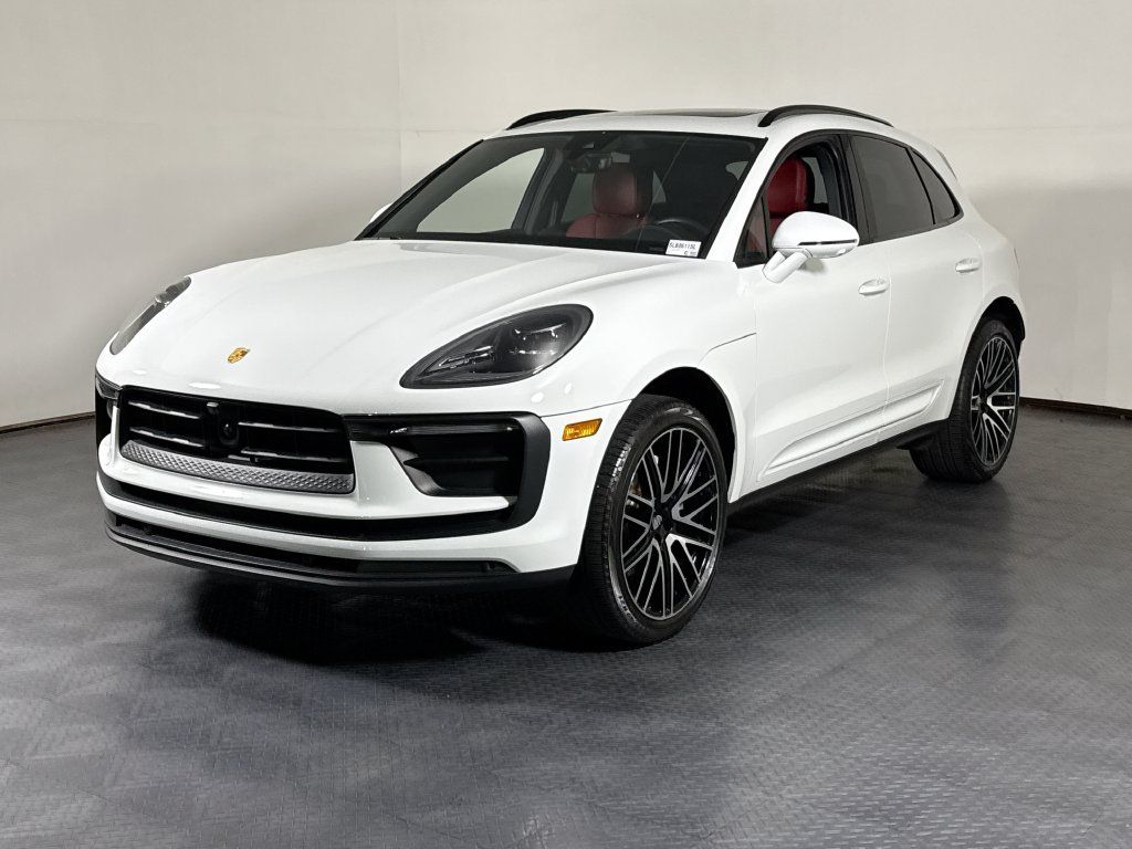 Certified 2025 Porsche Macan AWD/4WD image 1