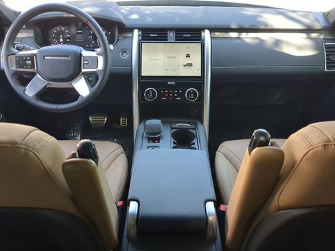 Used 2025 Land Rover Discovery Dynamic SE AWD/4WD image 15