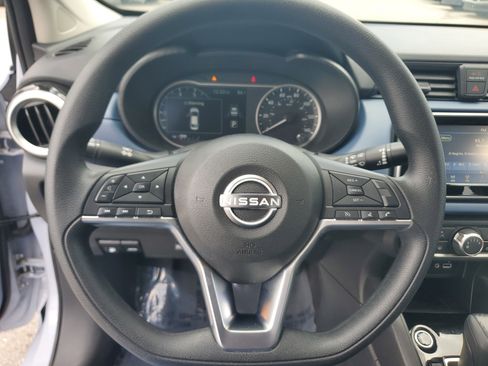 Used 2025 Nissan Versa SV image 18