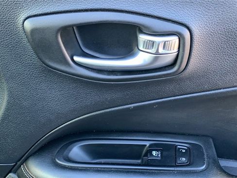 Used 2019 Jeep Compass Sport image 34