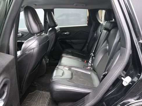 Used 2021 Jeep Cherokee Latitude Plus AWD/4WD image 14