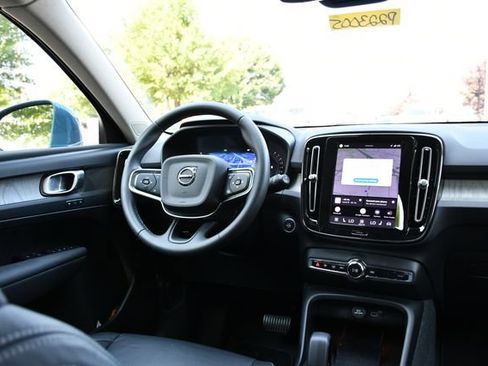Certified 2024 Volvo XC40 B5 Core AWD/4WD image 19