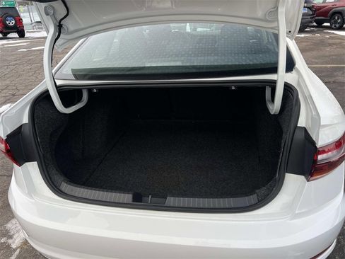 Used 2019 Volkswagen Jetta SE image 10