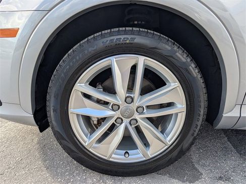 Used 2018 Audi Q3 2.0T Premium w/ Convenience Package image 5