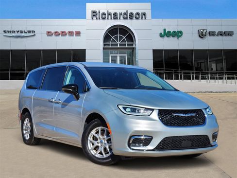 Used 2024 Chrysler Pacifica Touring-L image 1