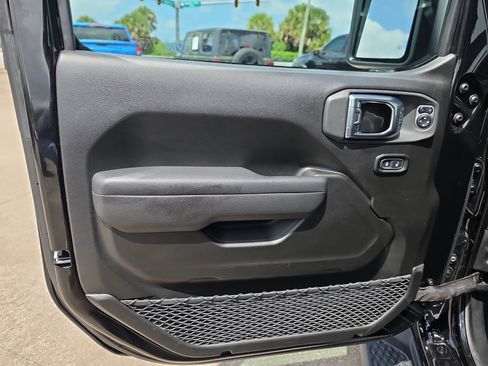 Used 2018 Toyota Tacoma TRD Sport RWD image 15