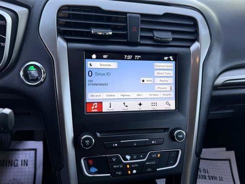 Used 2017 Ford Fusion SE w/ Equipment Group 201A FWD image 10