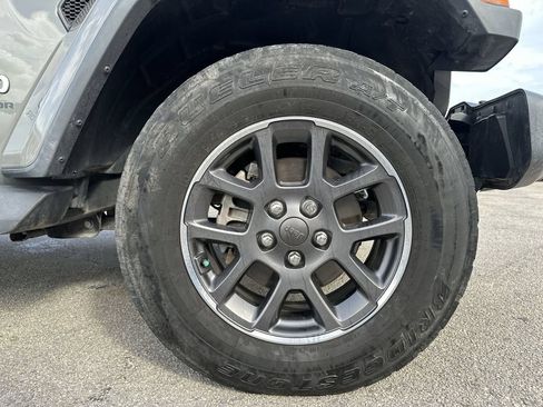 Used 2021 Jeep Gladiator Overland AWD/4WD image 18