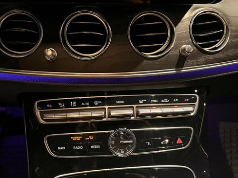Used 2017 Mercedes-Benz E 300 image 21