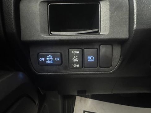 Used 2019 Toyota Tacoma TRD Off-Road AWD/4WD image 19