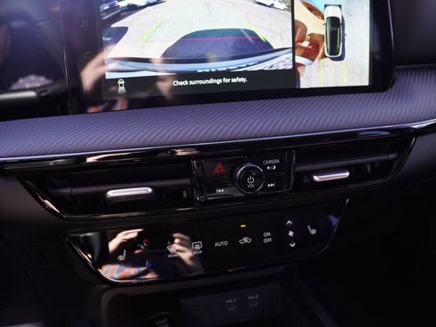 New 2026 Nissan Kicks SR image 13