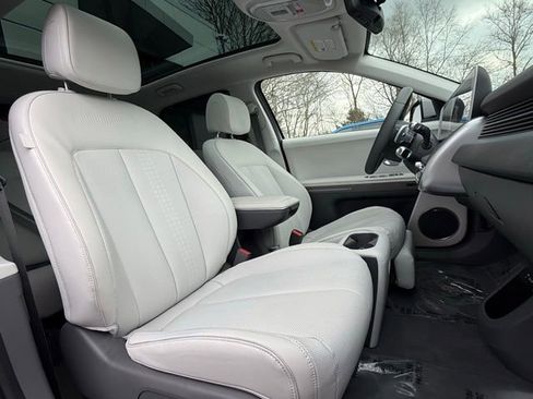 Used 2024 Hyundai Ioniq 5 Limited image 17