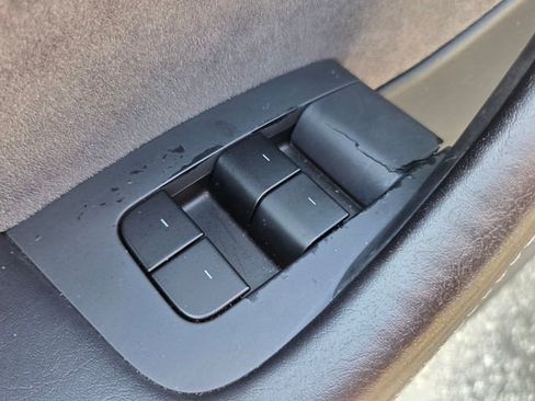 Used 2021 Tesla Model Y Long Range AWD/4WD image 31