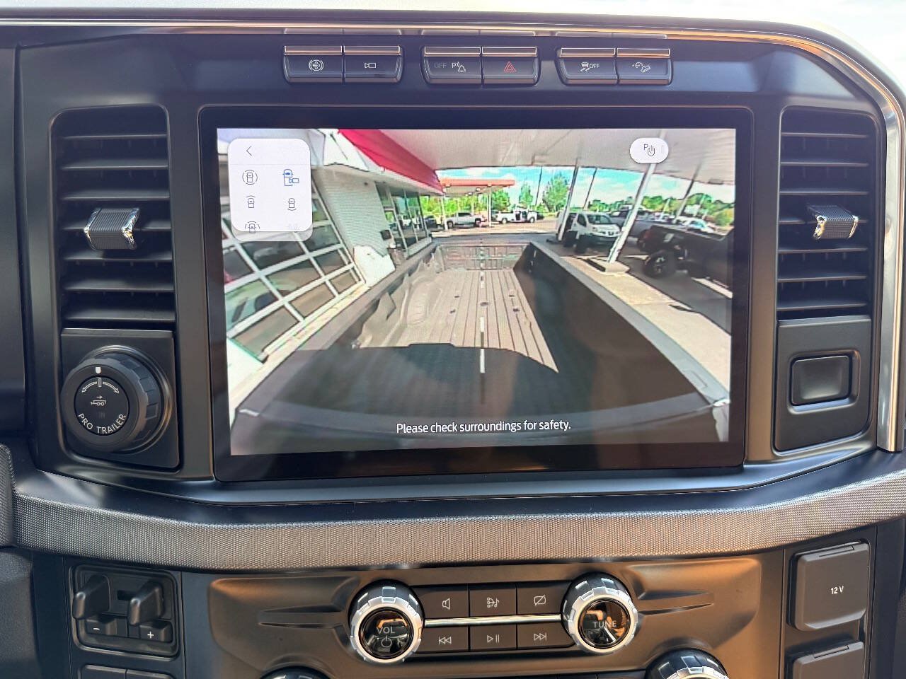 Used 2023 Ford F450 Platinum w/ FX4 Off-Road Package AWD/4WD image 31