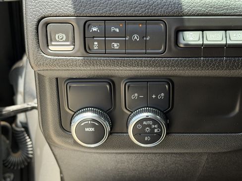Used 2023 GMC Yukon Denali RWD image 23